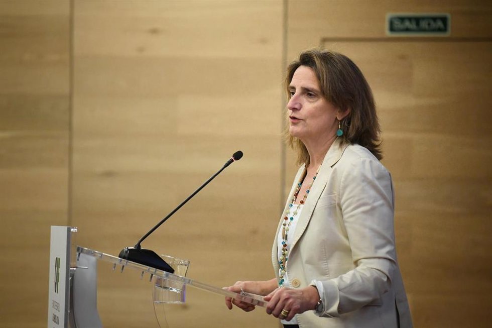 La vicepresidenta tercera del Gobierno y ministra para la Transición Ecológica y el Reto Demográfico de España, Teresa Ribera, interviene durante la presentación del Informe de Economía y Desarrollo 'Energías Renovadas: Transición Energética Justa para 