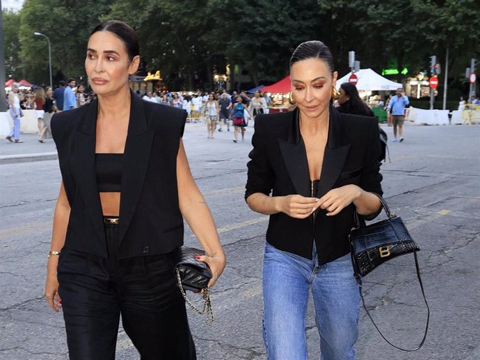 Vicky y Rocío Martín Berrocal asisten al concierto de Luis Miguel en el estadio Santiago Bernabeu