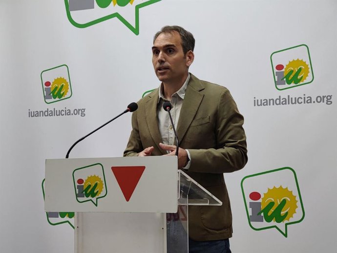 El coordinador de IU Andalucía, Toni Valero, este lunes en rueda de prensa.