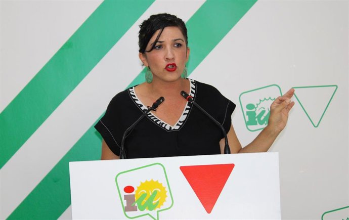 La coordinadora provincial de Izquierda Unida Málaga, Toni Morillas, en rueda de prensa