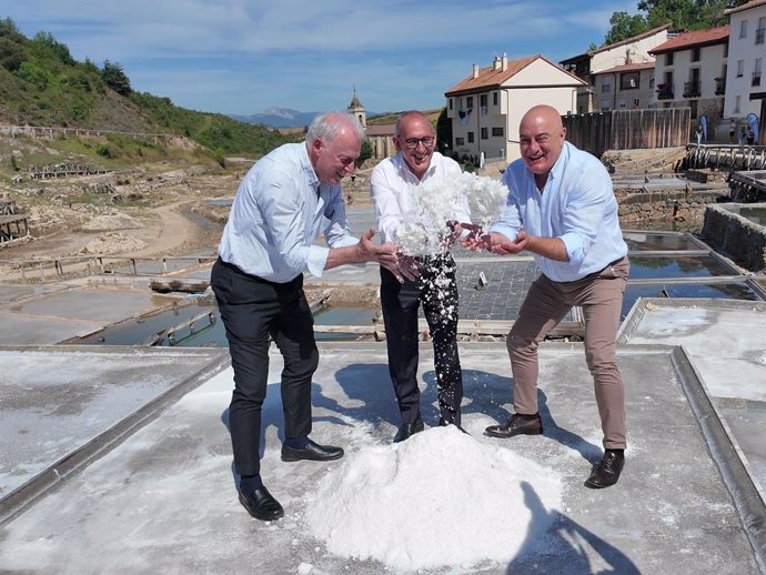 Inauguración de la cosecha de la sal 2024 en el Valle Salado de Añana