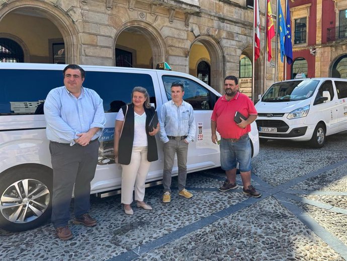 El concejal de Tráfico, Movilidad y Transporte Urbano, Pelayo Barcia, durante la presentación del Informe de Baja Siniestralidad del sector del Taxi en Gijón