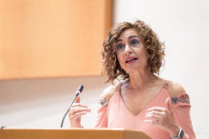 La vicepresidenta primera y ministra de Hacienda, María Jesús Montero, interviene durante el acto de conmemoración del 50 aniversario de la Dirección General de Tributos, en la sede del Instituto de Estudios Fiscales, a 27 de junio de 2024, en Madrid