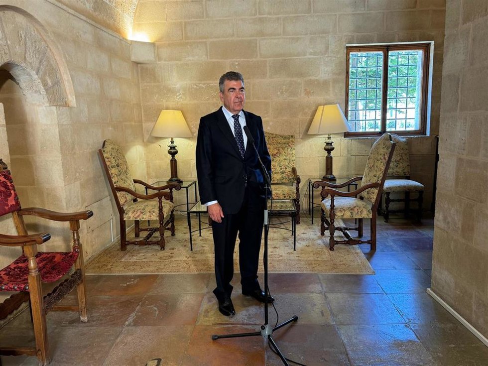 El presidente de Air Nostrum, Carlos Bertomeu, en declaraciones a los medios.