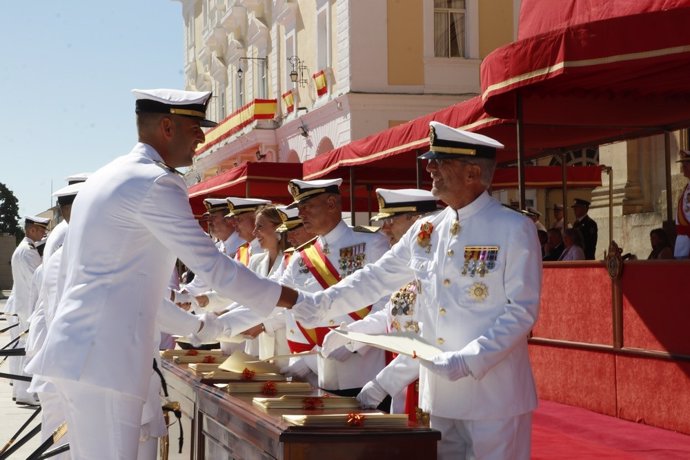 Entrega de los Reales Despachos a la LXXXV promoción de Suboficiales de la Armada en San Fernando.