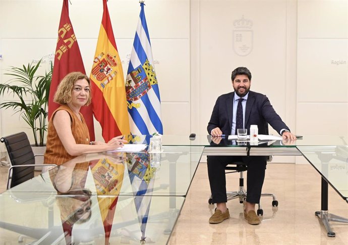 El presidente de la Comunidad, Fernando López Miras, reunido con la alcaldesa de Jumilla, Severa González