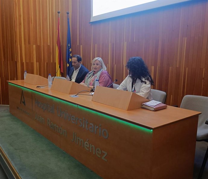 Inauguración de las primeras Jornadas de Oncología Integral celebradas en el Hospital Universitario Juan Ramón Jiménez de Huelva.