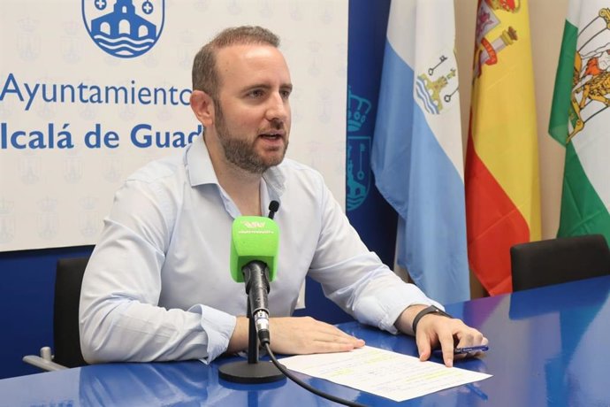 El delegado de Accesibilidad y Movilidad del Ayuntamiento, David Delgado, ha ofrecido este lunes los datos de pasajeros del autobús urbano.