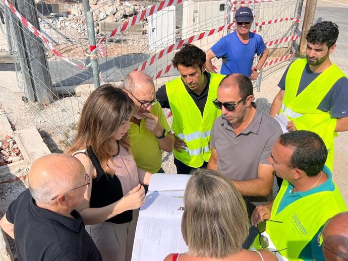 La vicealcaldesa y concejal de Fomento y Patrimonio, Rebeca Pérez, ha visitado las obras de levantamiento