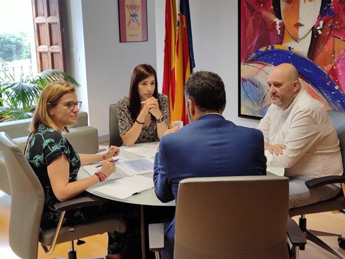 Renfe habilita autobusos per a garantir el servei de la C-3 a causa de les obres en l'estació Font de Sant Luis