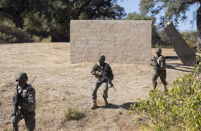 Archivo - Imagen de archivo de militares españoles en una maniobra