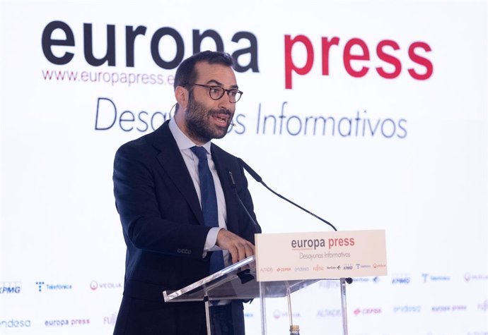 El ministro de Economía, Carlos Cuerpo, interviene durante un desayuno informativo de Europa Press, a 8 de julio de 2024, en Madrid (España).