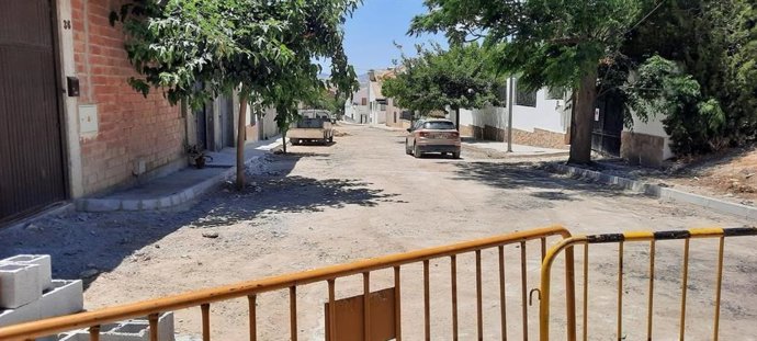 Obras en una calle de Huesa con cargo al PFEA.
