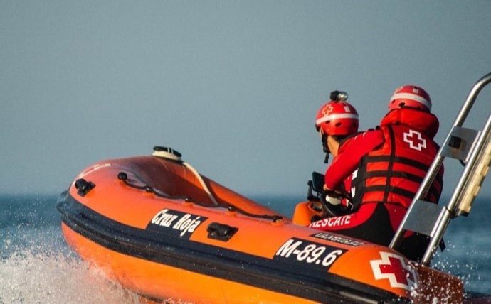 Archivo - El servicio de socorrismo en playas de Cruz Roja.