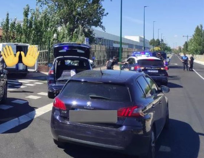 Imagen difundida y editada por la Policía Municipal sobre la detención de un varón este lunes.