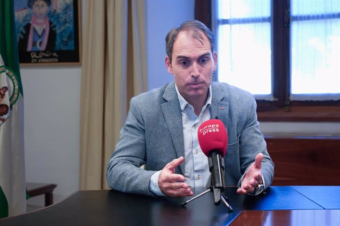 Archivo - El coordinador general de IU Andalucía y diputado de Sumar por Málaga, Toni Valero, en una imagen de archivo. 