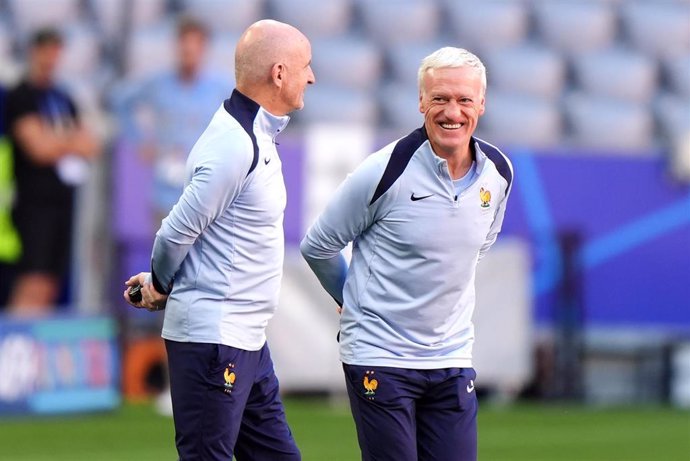 France manager Didier Deschamps (R) and assistant coach Guy Stephan take part in a training session at the Munich Football Arena ahead of the UEFA Euro 2024 semi-final soccer match between France and Spain