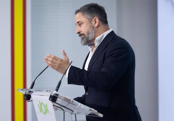 El líder de Vox, Santiago Abascal, durante una rueda de prensa posterior al Comité de Acción Política del partido, en la sede de VOX, a 8 de julio de 2024, en Madrid (España).  