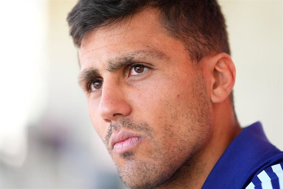 Archivo - El centrocampista de la selección española Rodri Hernández, durante el Día de Medios celebrado en Las Rozas antes de la Eurocopa 2024.