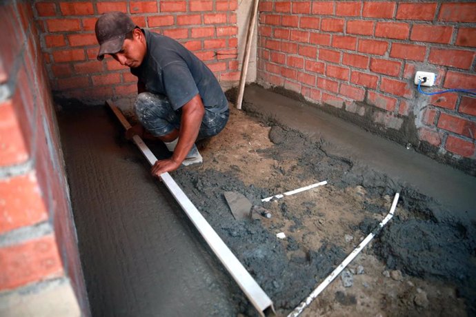 Archivo - Perú.- ¿Tienes un terreno? Mira cómo puedes construir tu casa con Techo Propio