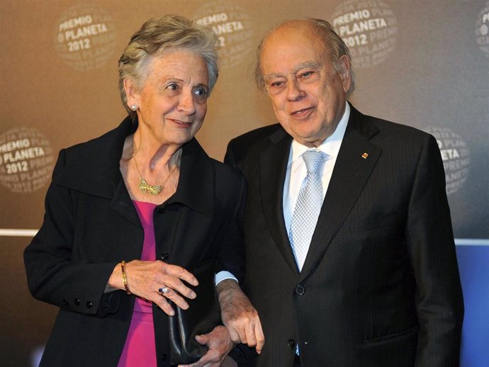 JORDI PUJOL Y MARTA FERRUSOLA EN LA ENTREGA DE LOS PREMIOS PLANETA