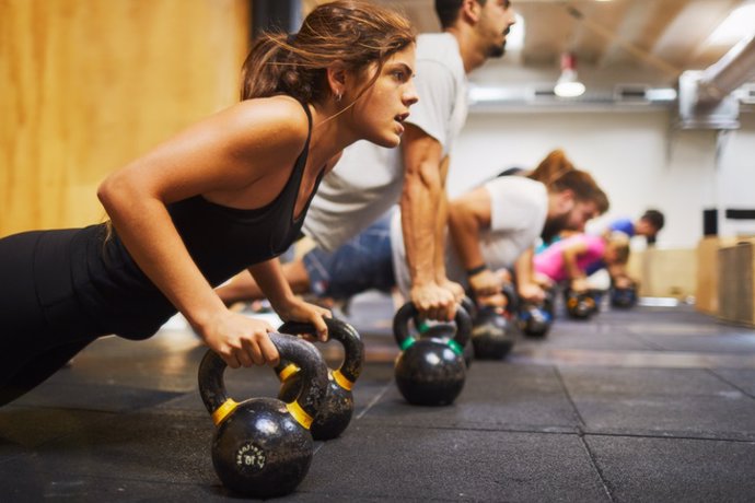 Archivo - Conceptos de gimnasio de entrenamiento cruzado, ejercicio y concentración.