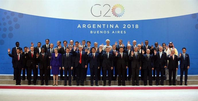 Archivo - Foto de familia de la cumbre del G-20 en Argentina