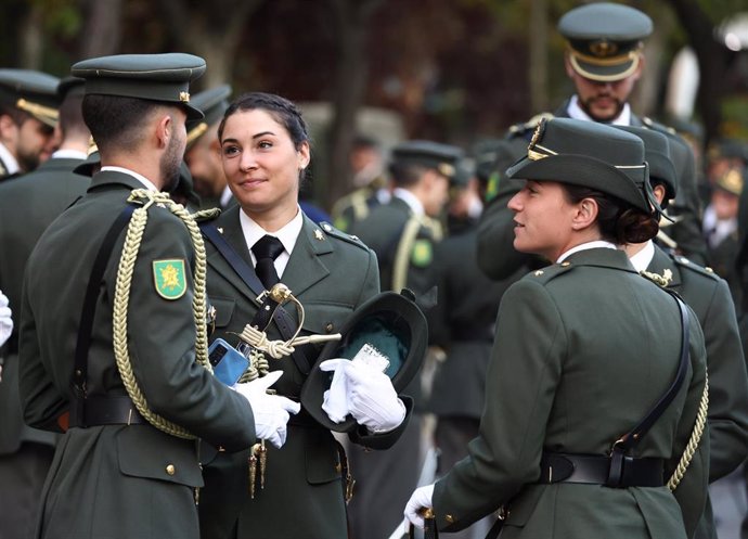 Archivo - Alumnos de la escuela central de la Defensa, antes del acto solemne de homenaje a la bandera nacional y desfile militar en el Día de la Hispanidad, a 12 de octubre de 2022, en Madrid (España). Los actos por el Día de la Fiesta de la Hispanidad c