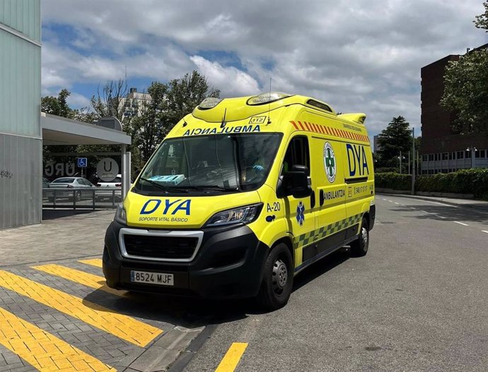 Imagen de una ambulancia de DYA Navarra