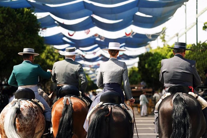 Archivo - Caballistas en la Feria de Málaga en una imagen de archivo 