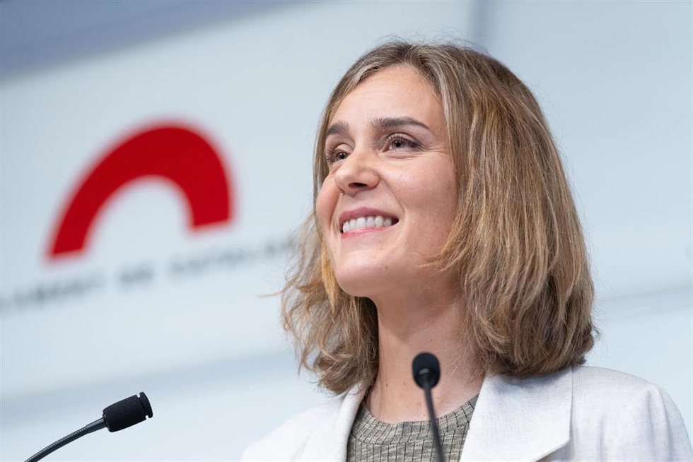La líder de los comuns en el Parlament, Jéssica Albiach, ofrece una rueda de prensa tras reunirse con el presidente del Parlament durante una ronda de consultas para proponer un candidato a la Presidencia de la Generalitat, en el Parlament, a 18 de juni