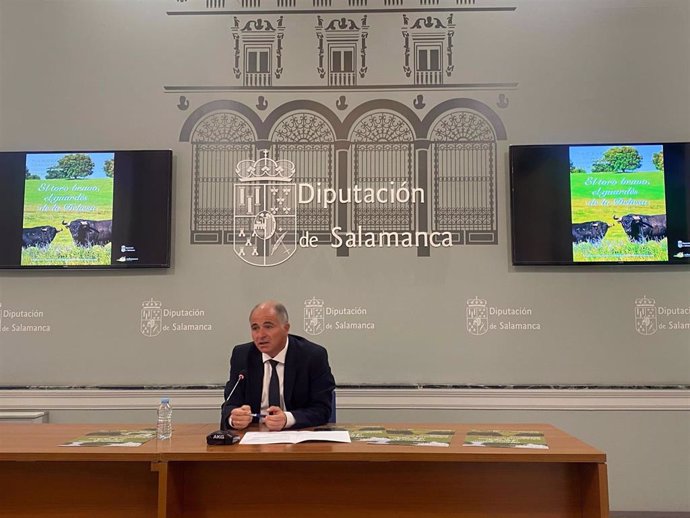 Un momento de la presentación del proyecto 'El toro bravo, el guardés de la Dehesa'.