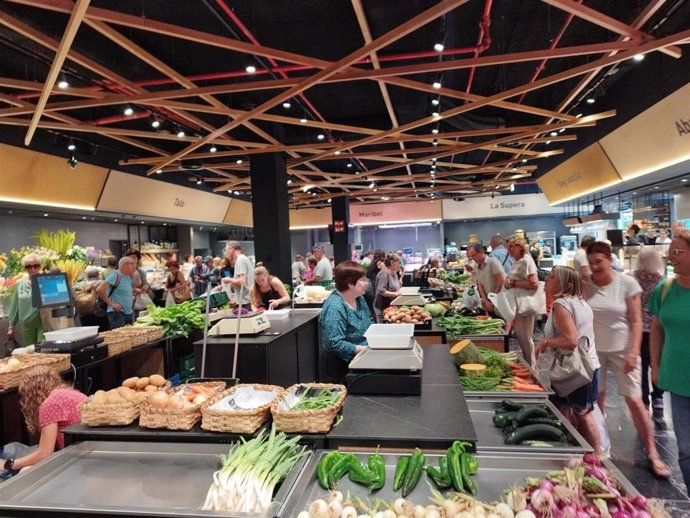 Reabierto el mercado San Martín de San Sebastián tras su remodelación.