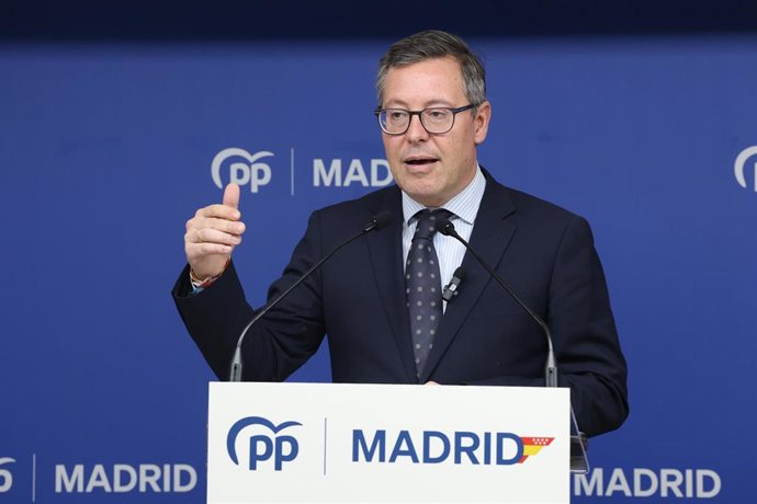 Archivo - El secretario general del PP de Madrid, Alfonso Serrano, ofrece declaraciones tras el Comité de Dirección del PP de Madrid, a 15 de enero de 2024, en Madrid (España). 