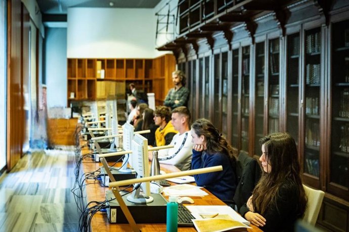 Subvenciones a programas de empleo y formación en administraciones públicas y planes en Andalucía, Canarias y Extremadura