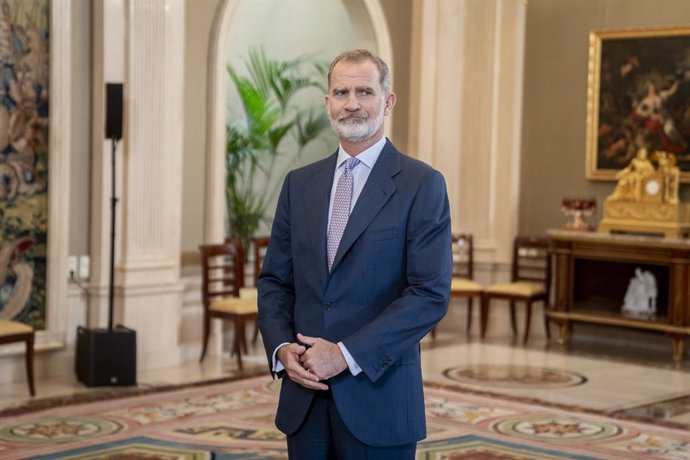 El Rey Felipe VI a su llegada para recibir en audiencia a participantes en la XIX edición del ‘Programa de jóvenes líderes iberoamericanos’ de la Fundación Carolina, en el Palacio de la Zarzuela, a 26 de junio de 2024, en Madrid (España). La decimonovena 