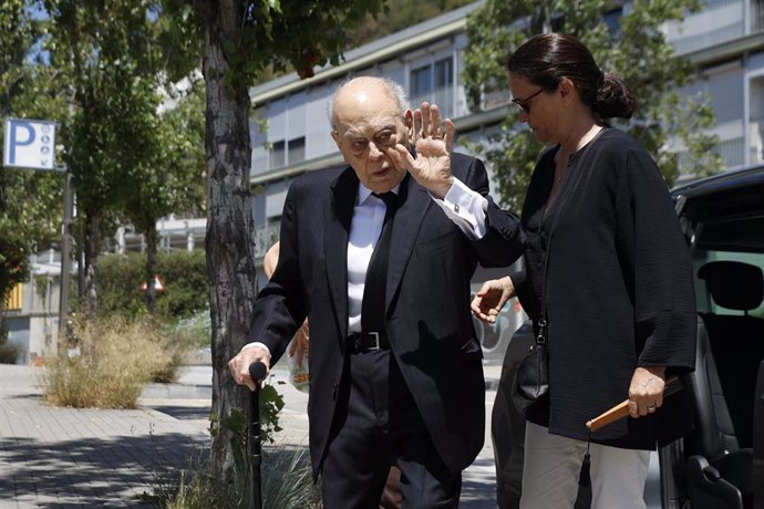 El expresidente de la Generalitat Jordi Pujol en el tanatorio de Sant Gervasi