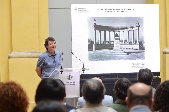 El geólogo David Freire, colaborador del Instituto Geológico y Minero de España (IGME) durante la presentación del proyecto de recuperaciónn