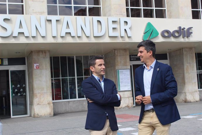 Pedro Casares y Daniel Fernández, en las estaciones de Santander