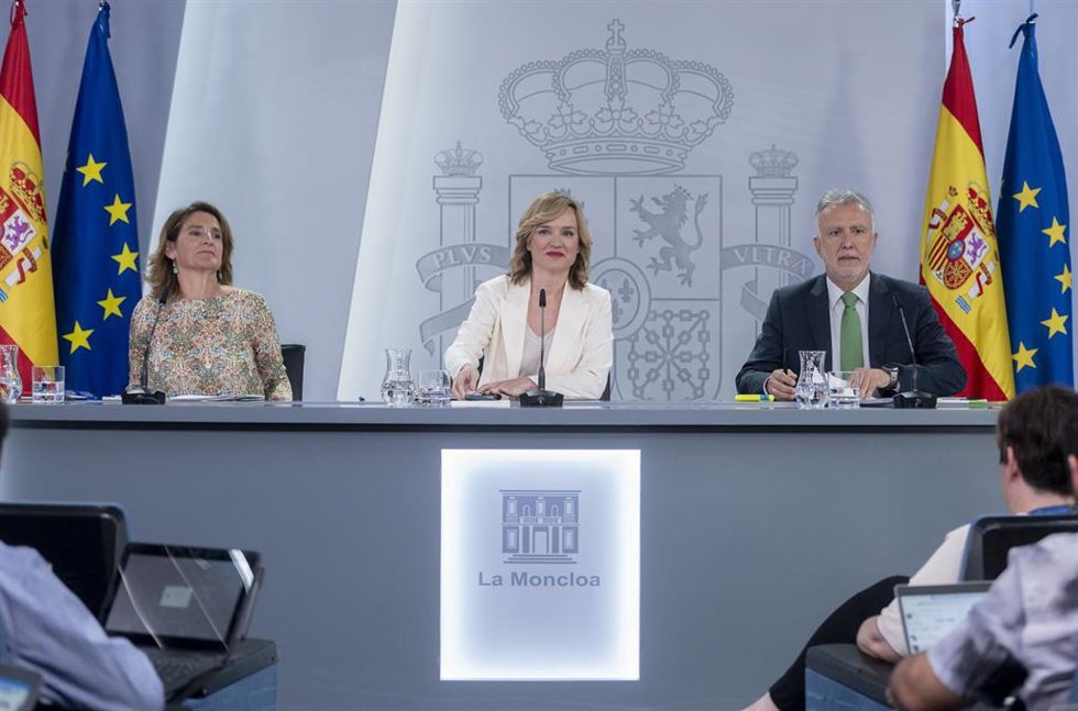 (I-D) La vicepresidenta tercera y ministra para la Transición Ecológica y el Reto Demográfico, Teresa Ribera; la ministra Portavoz y ministra de Educación y Deportes, Pilar Alegría y el ministro de Interior, Fernando Grande-Marlaska, durante una rueda d