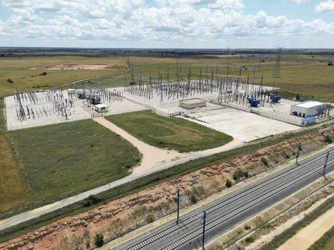 El Gobierno autoriza licitar por 39 millones el mantenimiento de las líneas de alta tensión de Adif y Adif AV