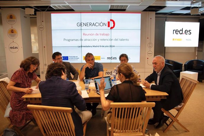 El Ministerio para la Transformación Digital y de la Función Pública y el Ministerio de Ciencia, Innovación y Universidades presentan el programa para la formación en Inteligencia Artificial dotado con 120 millones de euros.