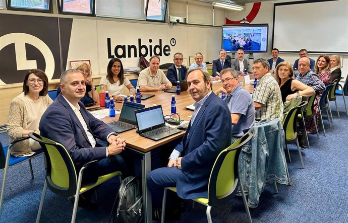 El consejero de Economía, Trabajo y Empleo, Mikel Torres, preside su primer Consejo de Administración de Lanbide