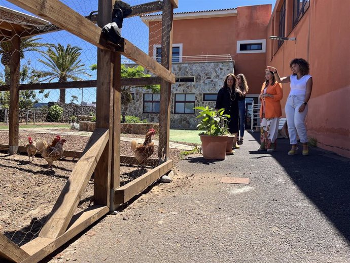 La consejera de Acción Social del Cabildo de Tenerife, Águeda Fumero, en una visita a las instalaciones de la entidad 'Quiero ser como tú, ayúdame', en La Victoria