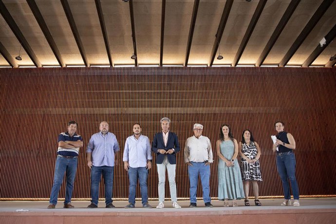 El vicepresidente primero y delegado de Infraestructuras, Sostenibilidad y Agricultura de la Diputación, Andrés Lorite, en la recepción de las obras de la Caseta Municipal de Adamuz.
