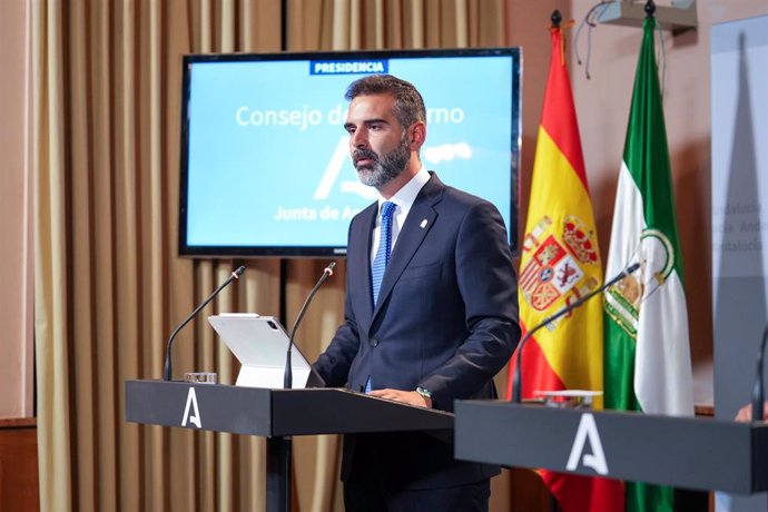 El consejero de Sostenibilidad, Medio Ambiente y Economía Azul y portavoz del gobierno andaluz, Ramón Fernández-Pacheco, interviene en la rueda de prensa. A 9 de julio de 2024, en Sevilla (Andalucía, España). Rueda de prensa posterior a la reunión del Con