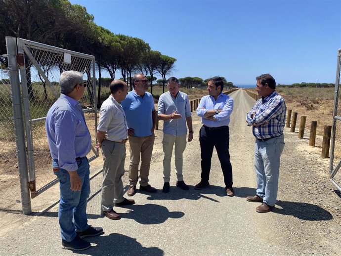 Visita al aparcamiento de la playa del Pico de Loro de Mazagón (Huelva), dentro del Espacio Natural de Doñana.