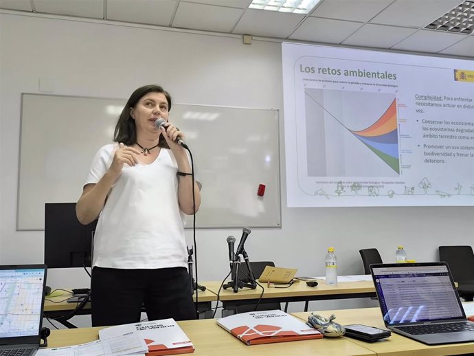 La directora de la Fundación Biodiversidad del Ministerio para la Transición Ecológica y el Reto Demográfico, Elena Pita, en los cusos de verano de la UNIA en Huelva. 