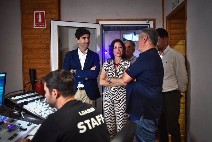 La delegada del Gobierno andaluz en Málaga, Patricia Navarro, visita la empresa Loasur en Coín.