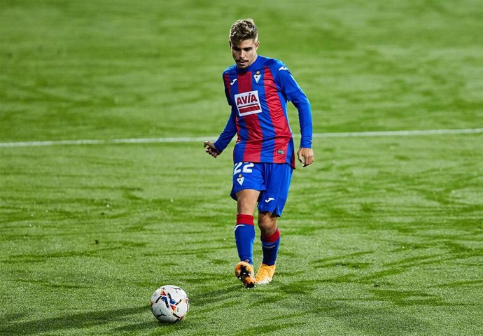 Archivo - Alvaro Tejero durante un partido con la SD Eibar en Ipurúa.